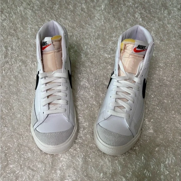 Nike White and Black Blazer Mid. ‘77 Vintage. - Picture 1 of 6